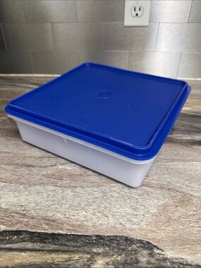 Tupperware Snack Storer